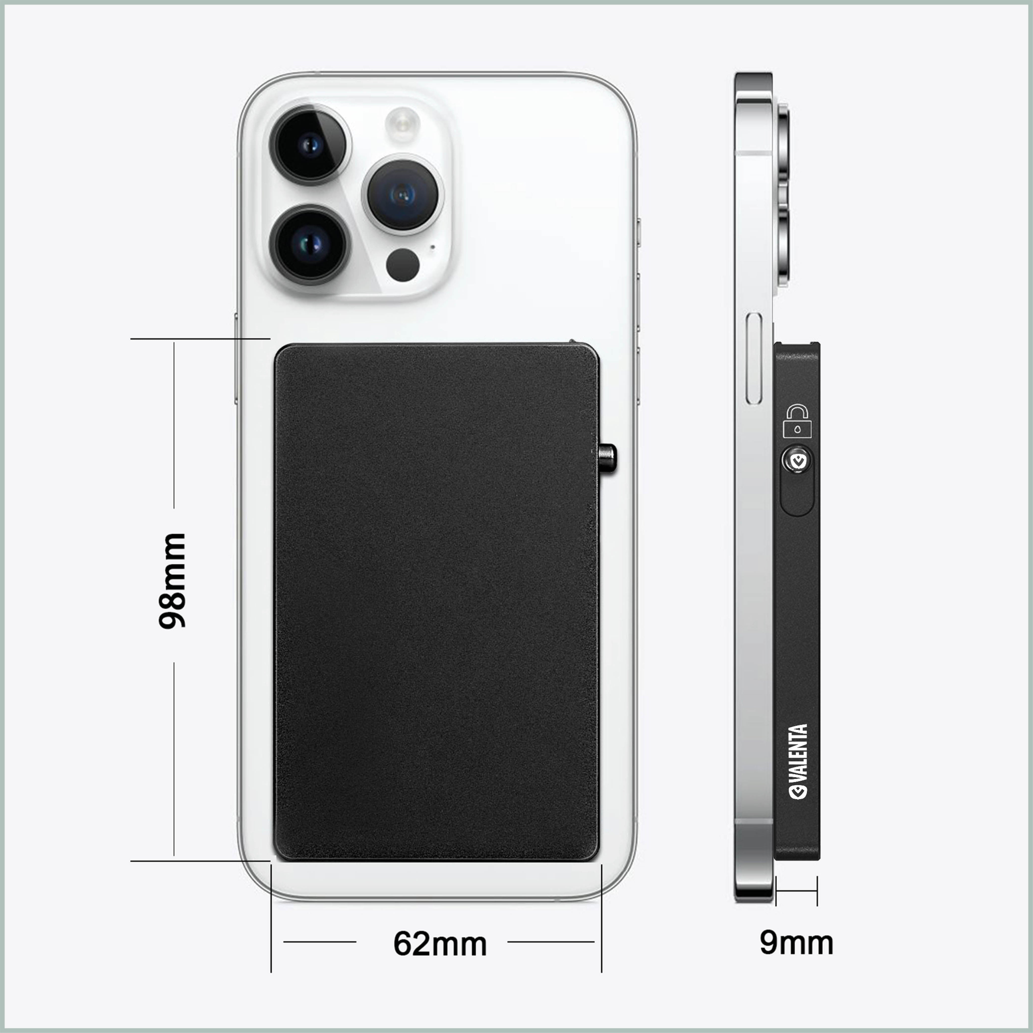 Zwarte aluminium pasjeshouder met MagSafe bevestigd aan de achterkant van MagSafe-compatibele iPhone met afmetingen, ultradun ontwerp van slechts 10 mm dik.